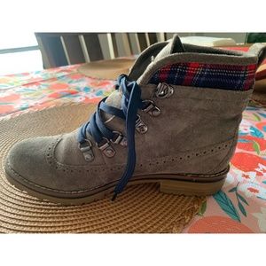 Brand New Tommy Hilfiger Suede Plaid Booties